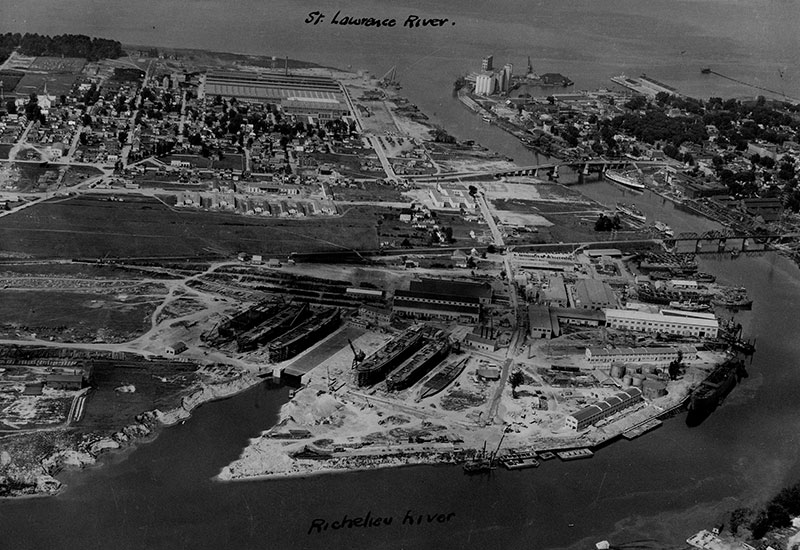 Photo aérienne montrant les chantiers de Marine Industries, Sorel Industries et la ville de Sorel en 1942.